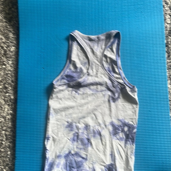 Lululemon tank top size 4 purple tie die - Picture 2 of 3